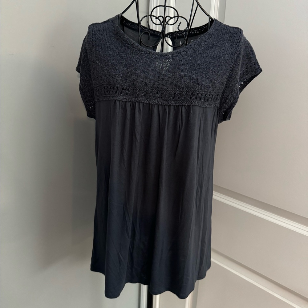 LOFT Crochet Neckline & Cap Sleeves T-Shirt Top in Charcoal Gray Size Small